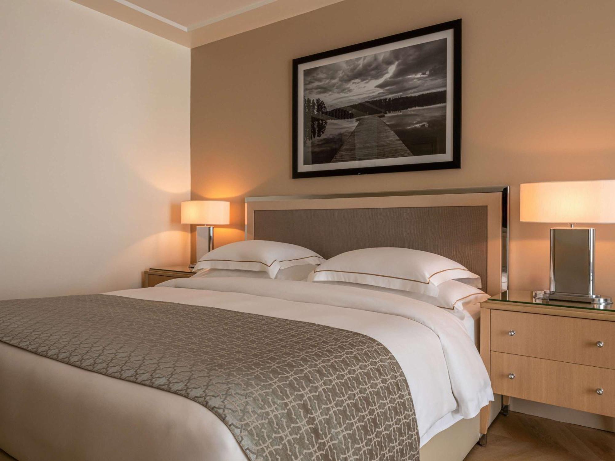 Moevenpick Hotel Beirut Esterno foto