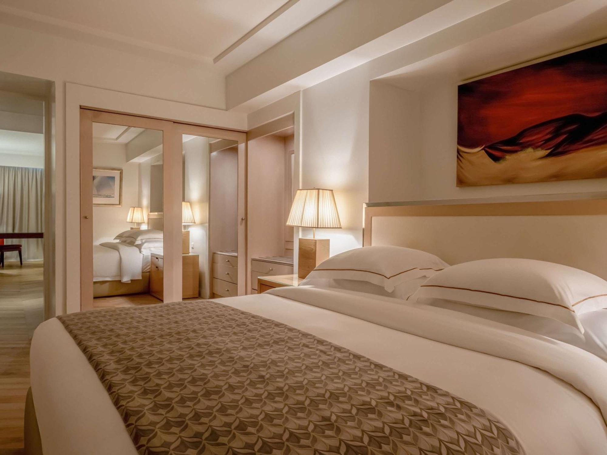 Moevenpick Hotel Beirut Esterno foto