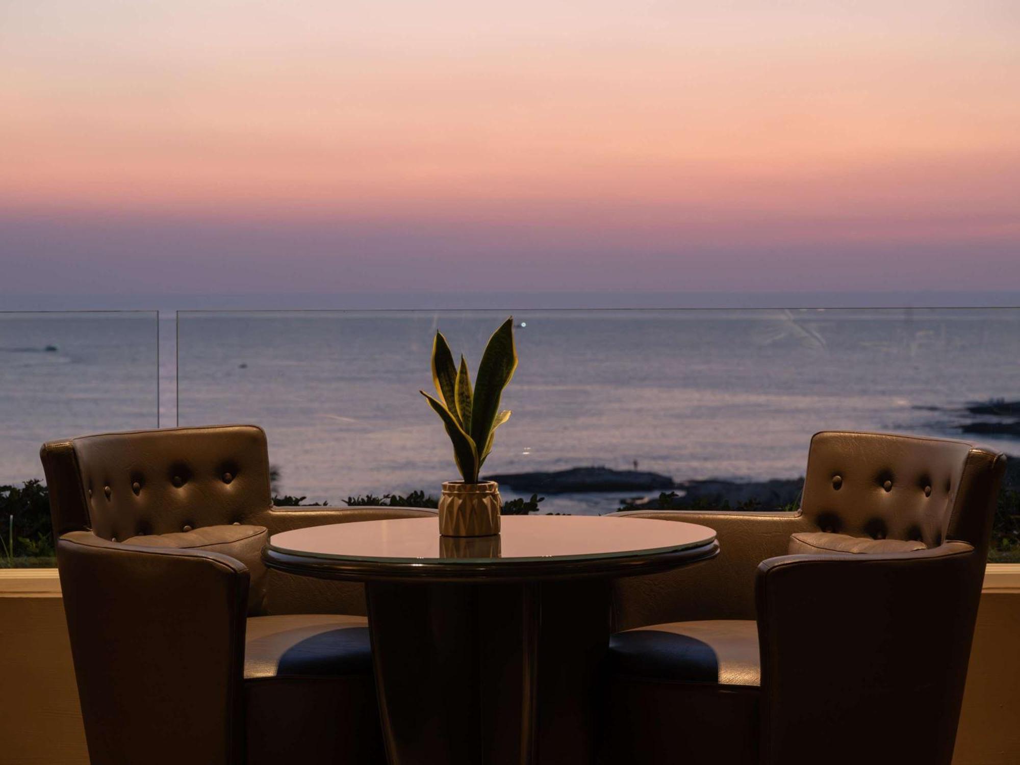 Moevenpick Hotel Beirut Esterno foto