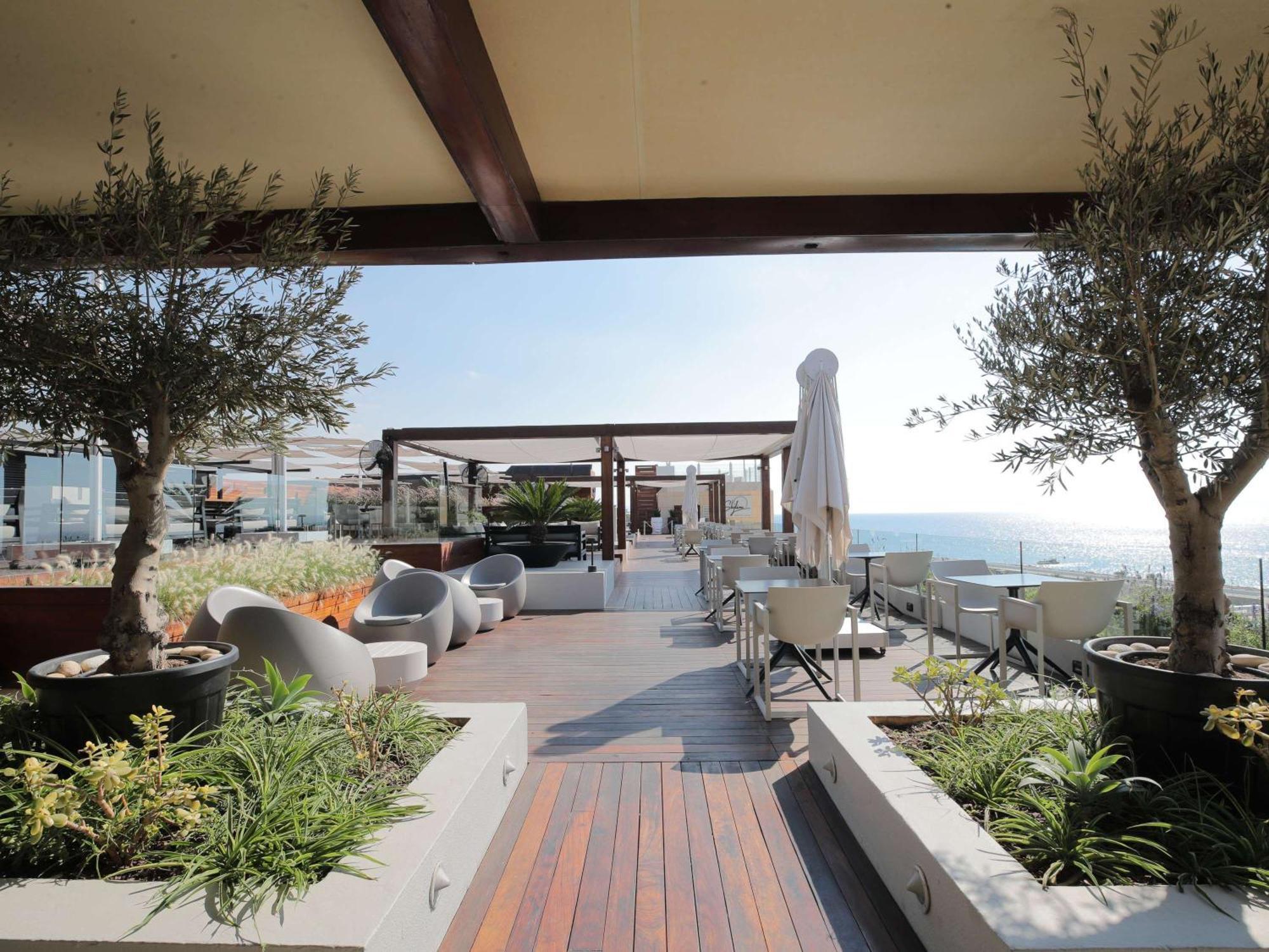Moevenpick Hotel Beirut Esterno foto