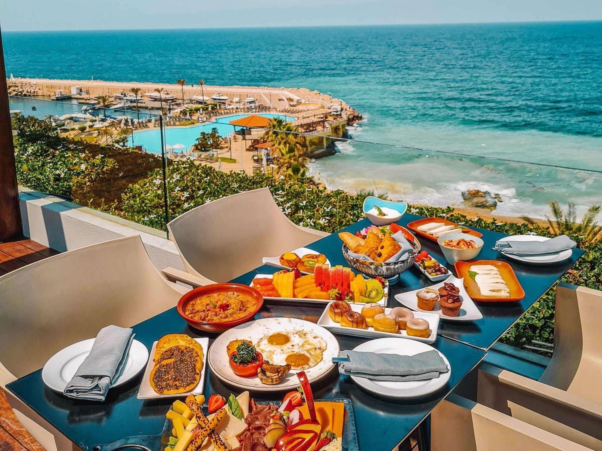 Moevenpick Hotel Beirut Esterno foto