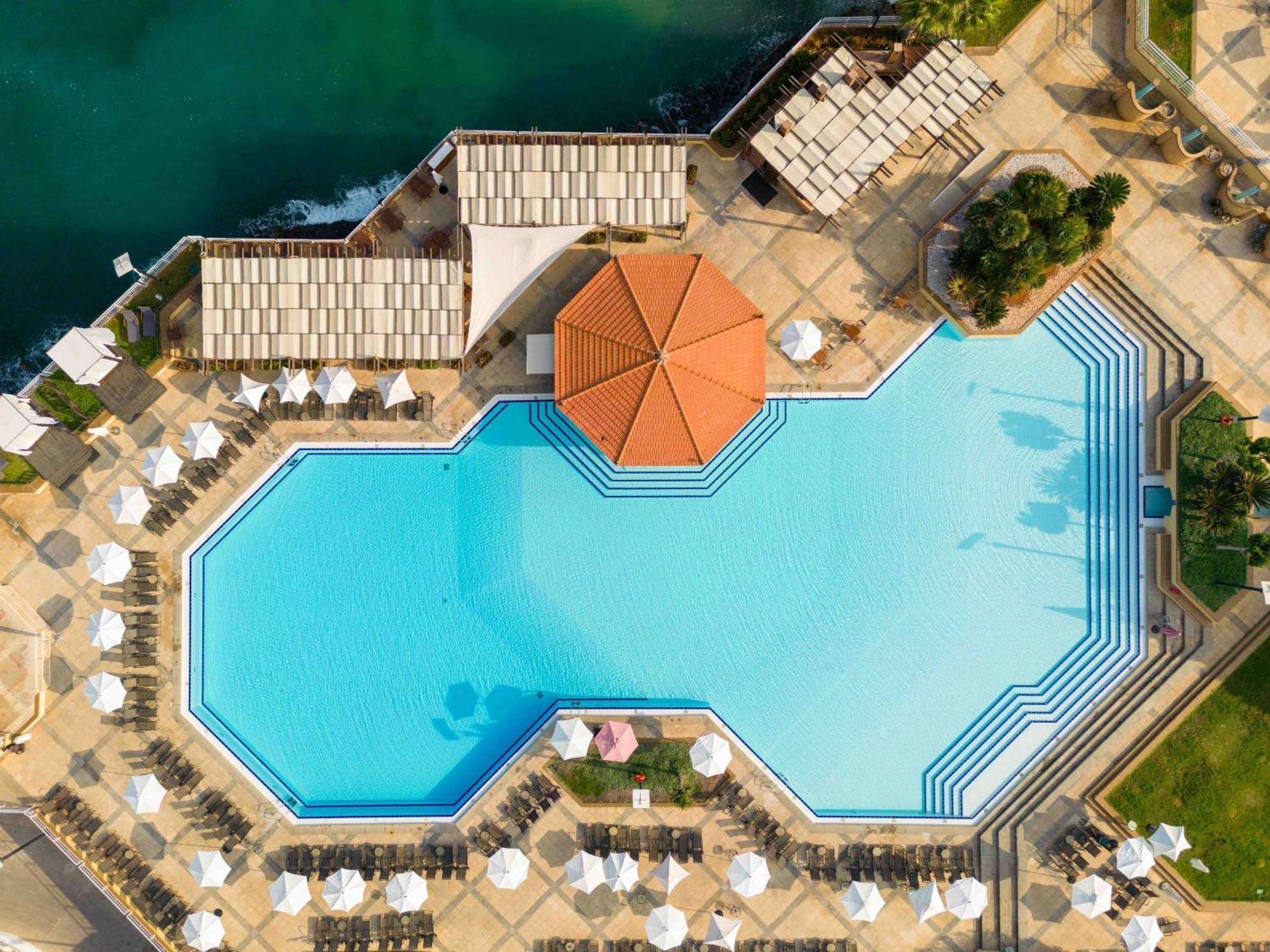 Moevenpick Hotel Beirut Esterno foto