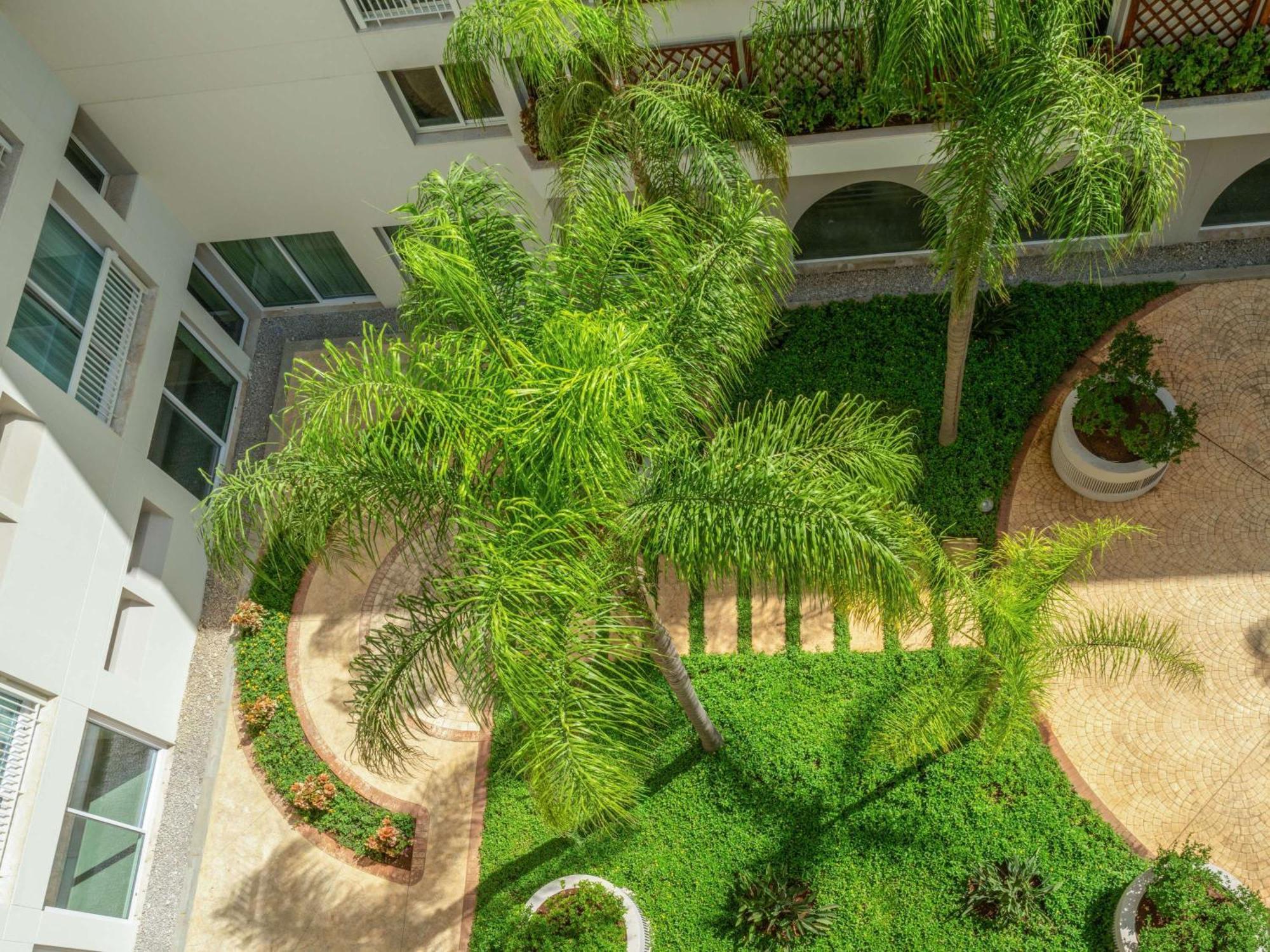 Moevenpick Hotel Beirut Esterno foto