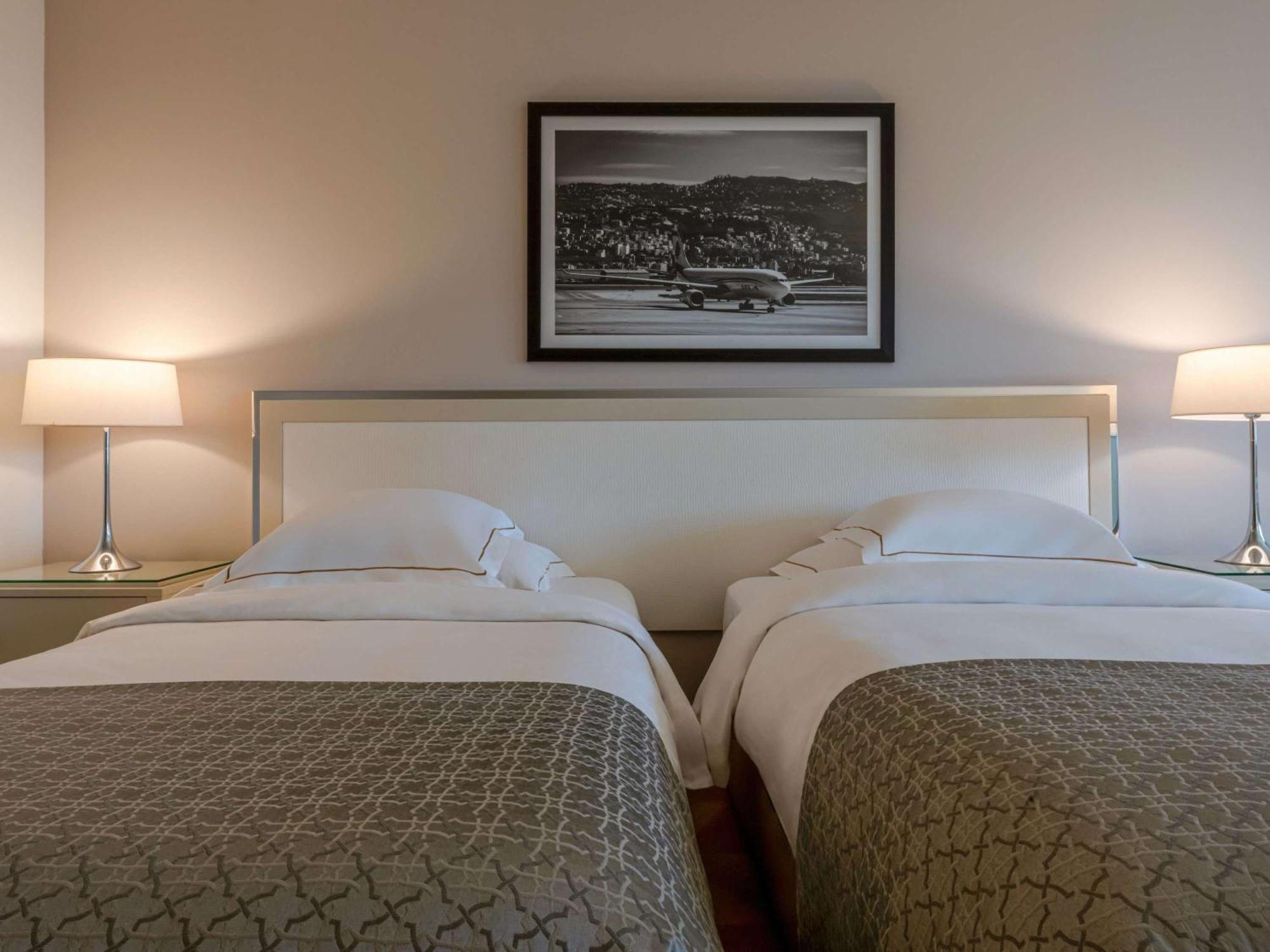 Moevenpick Hotel Beirut Esterno foto