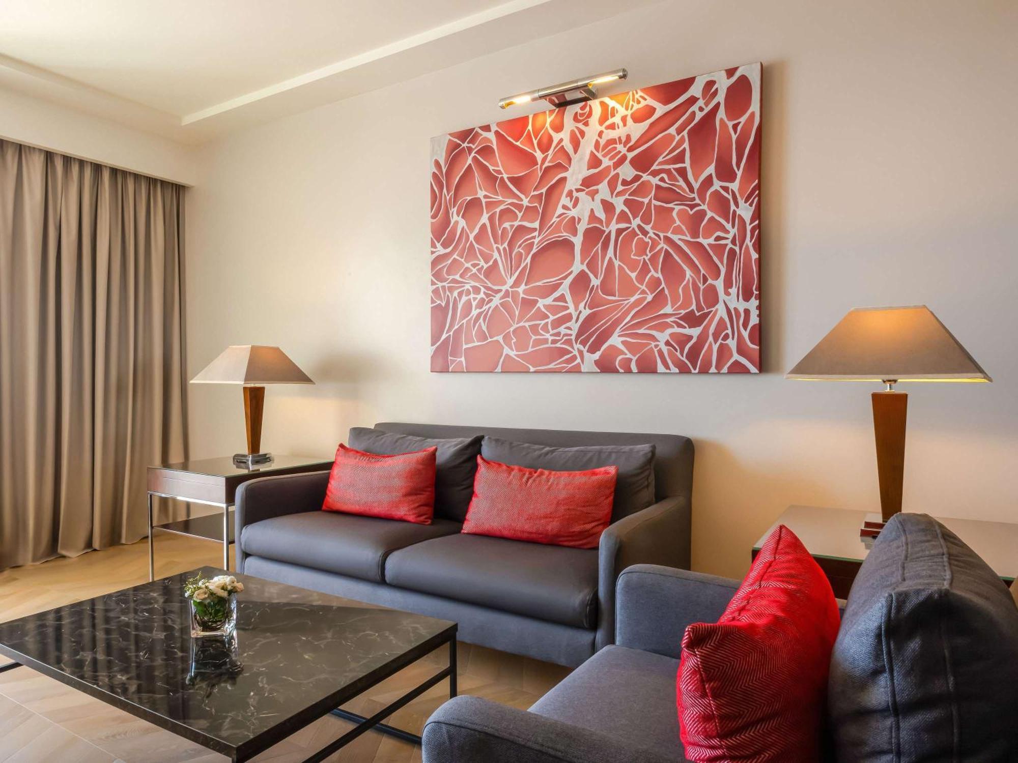 Moevenpick Hotel Beirut Esterno foto
