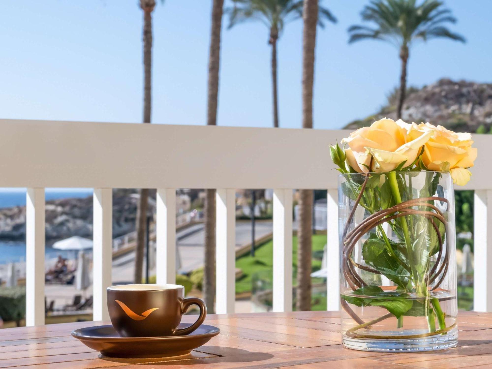 Moevenpick Hotel Beirut Esterno foto