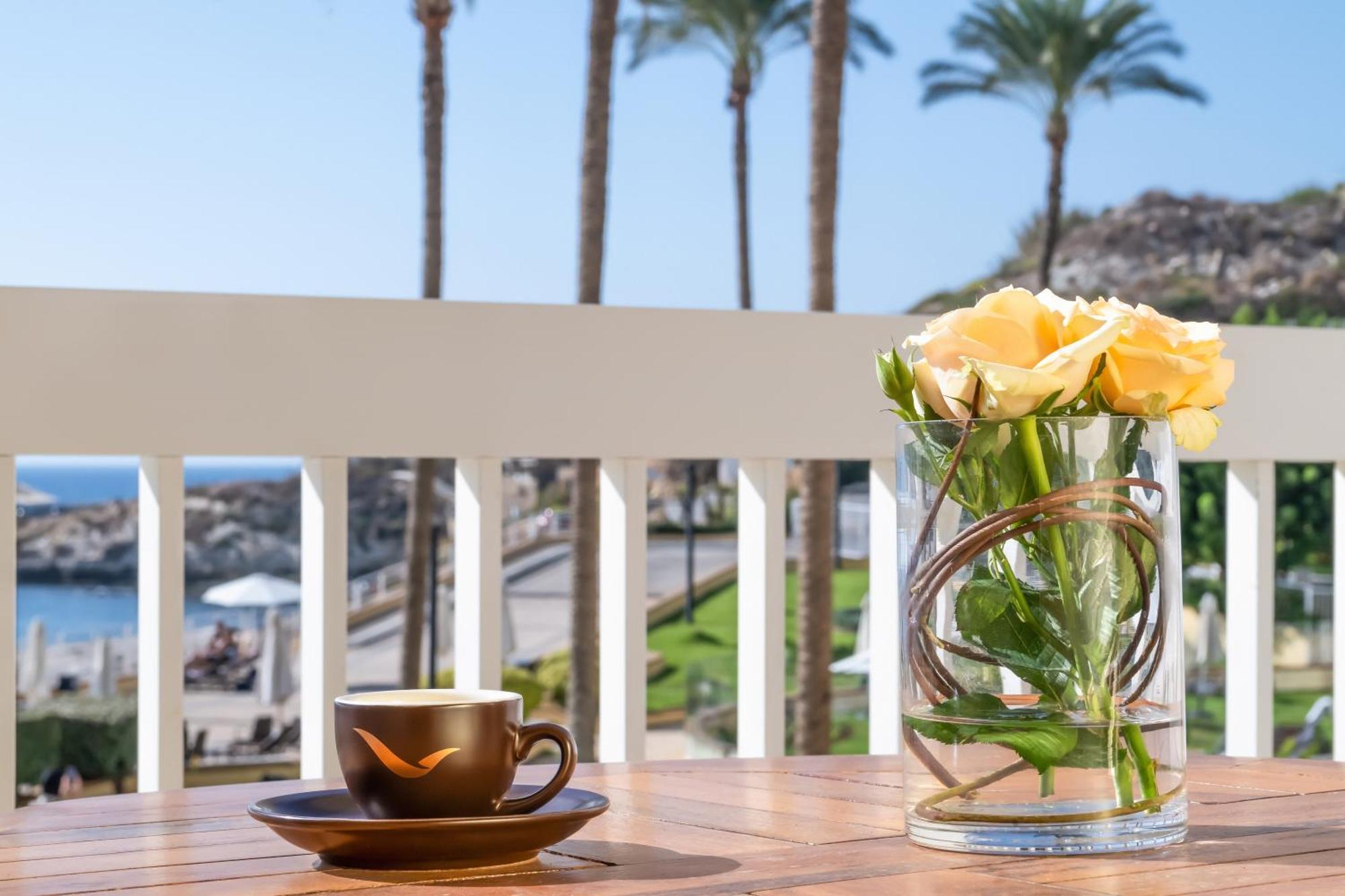 Moevenpick Hotel Beirut Esterno foto