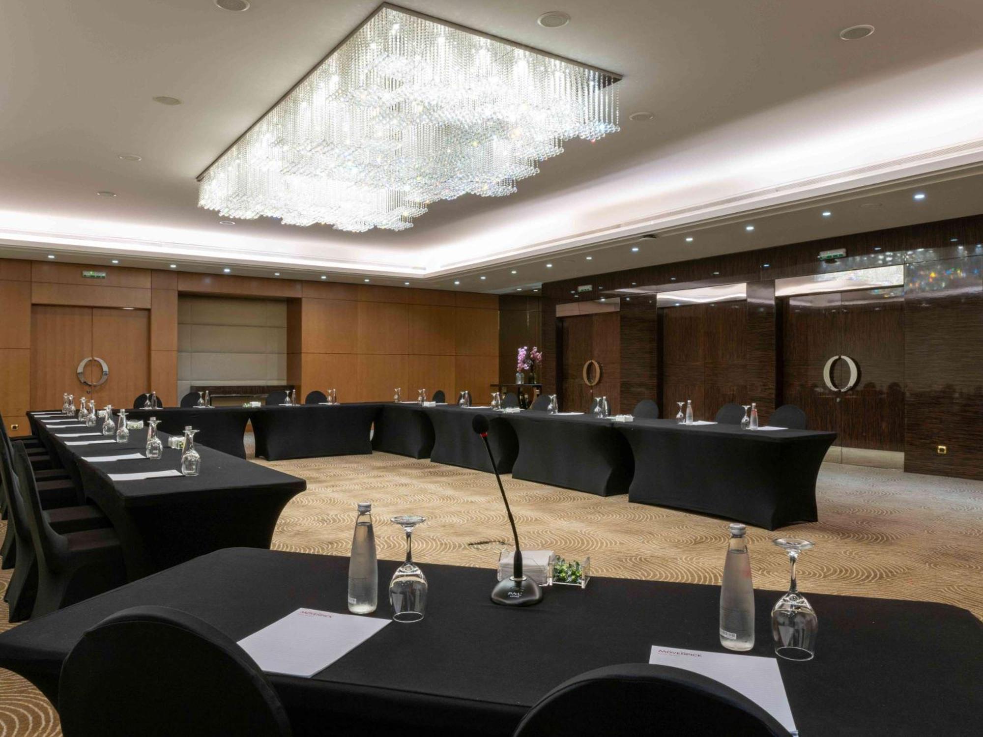 Moevenpick Hotel Beirut Esterno foto