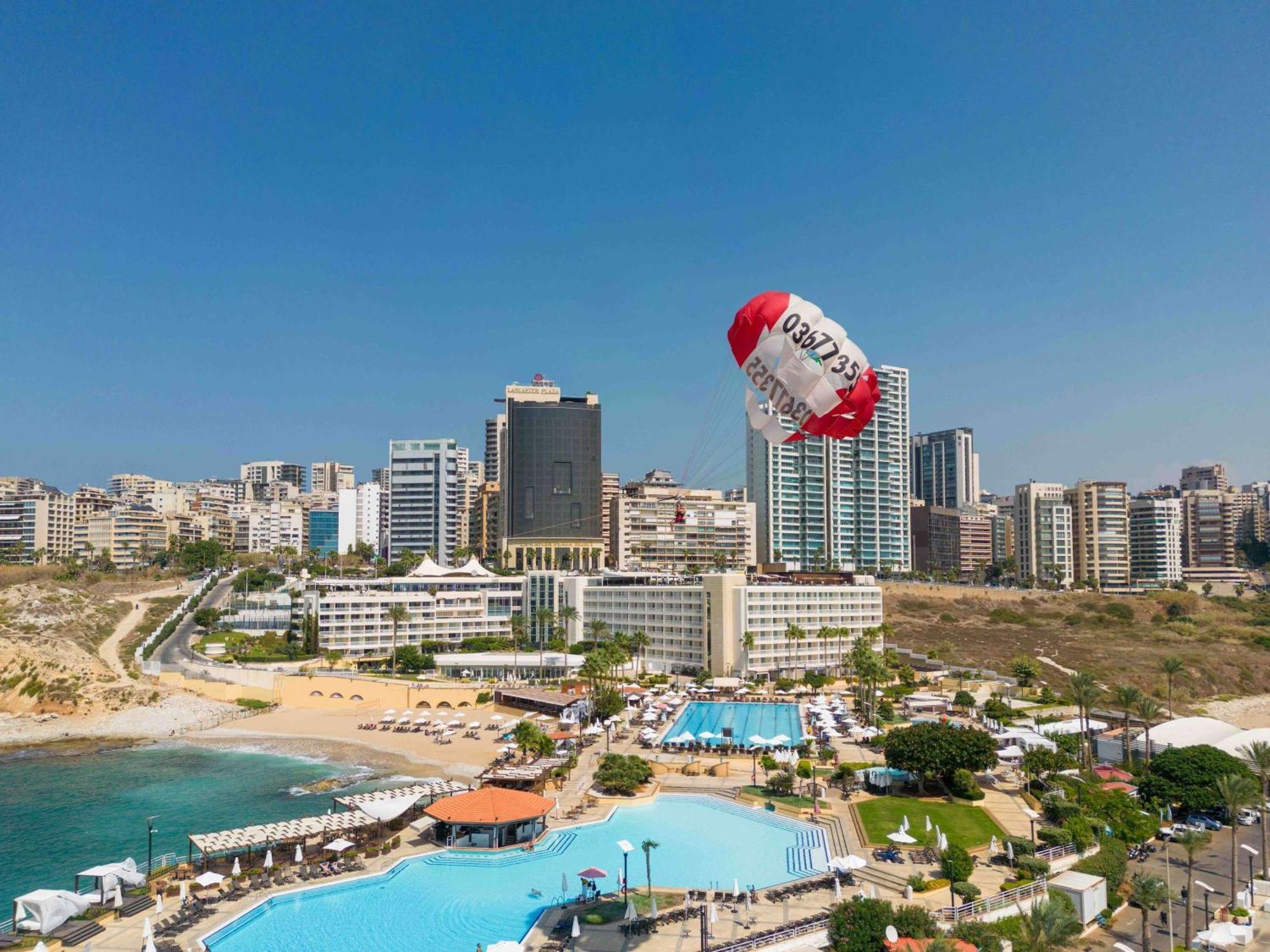 Moevenpick Hotel Beirut Esterno foto
