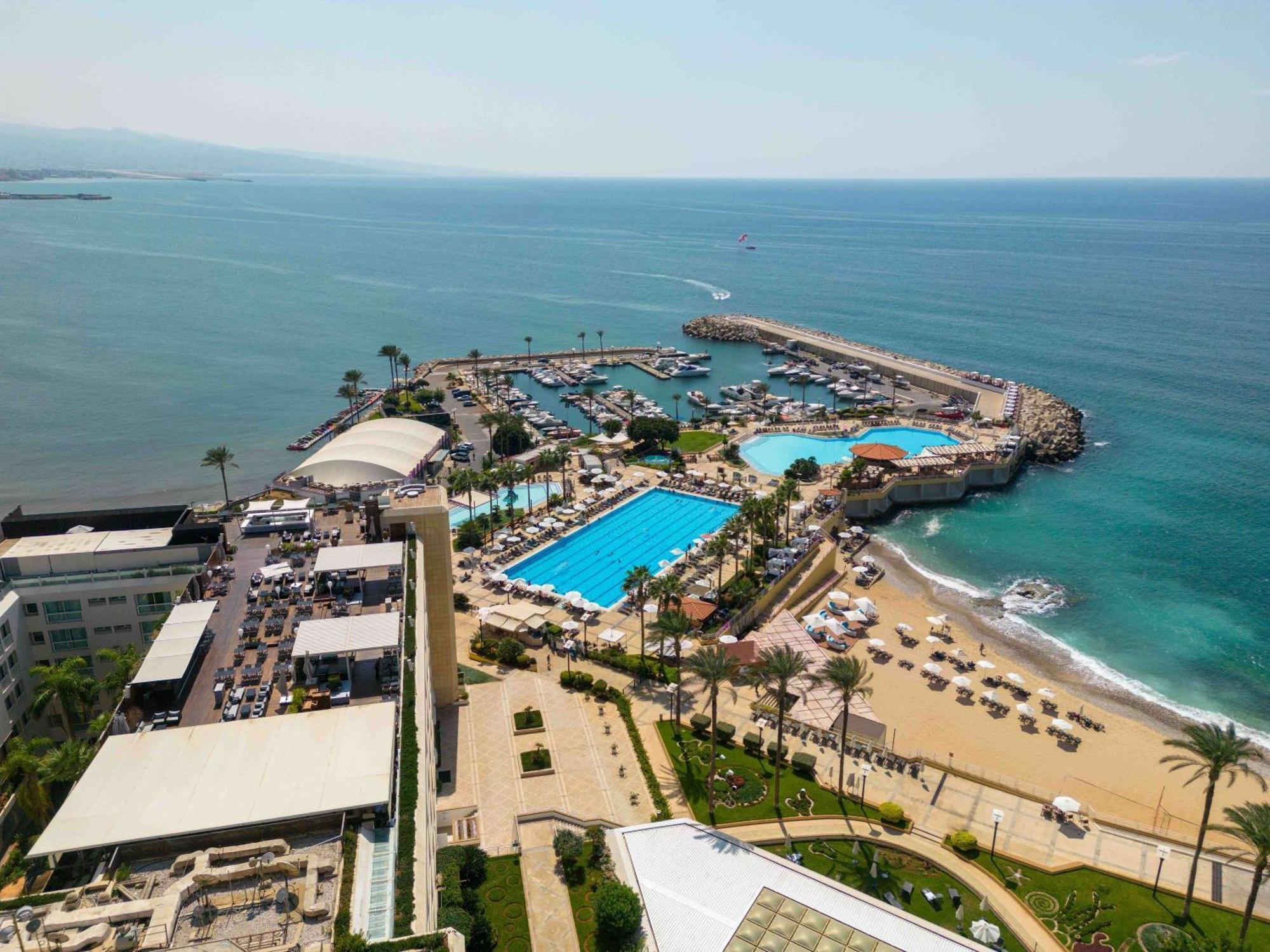 Moevenpick Hotel Beirut Esterno foto