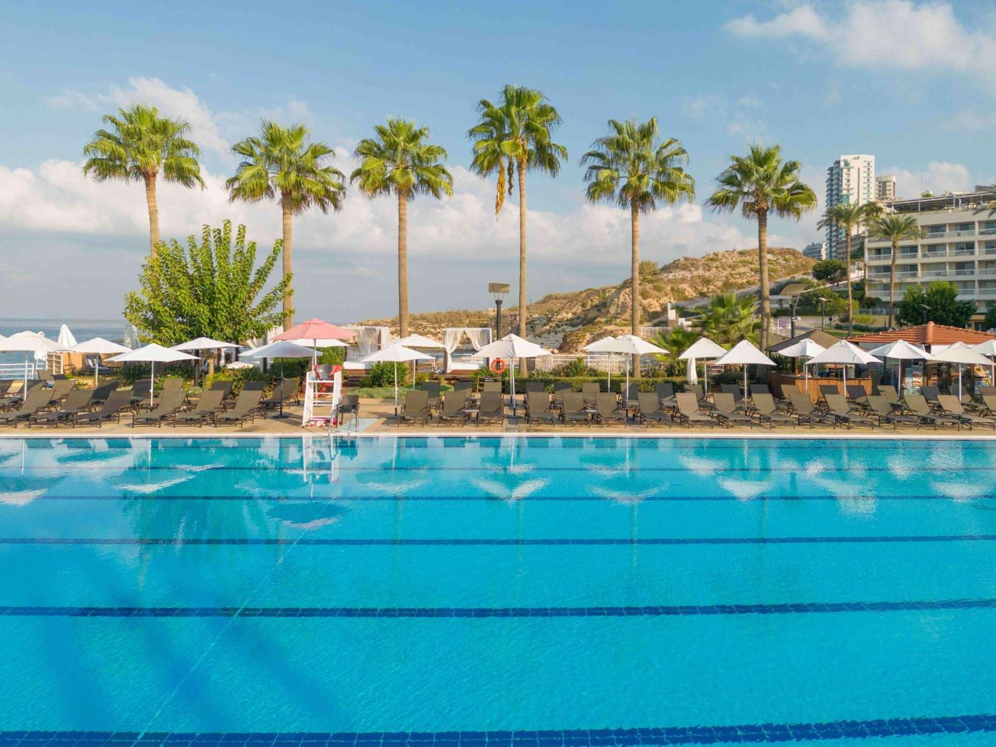 Moevenpick Hotel Beirut Esterno foto