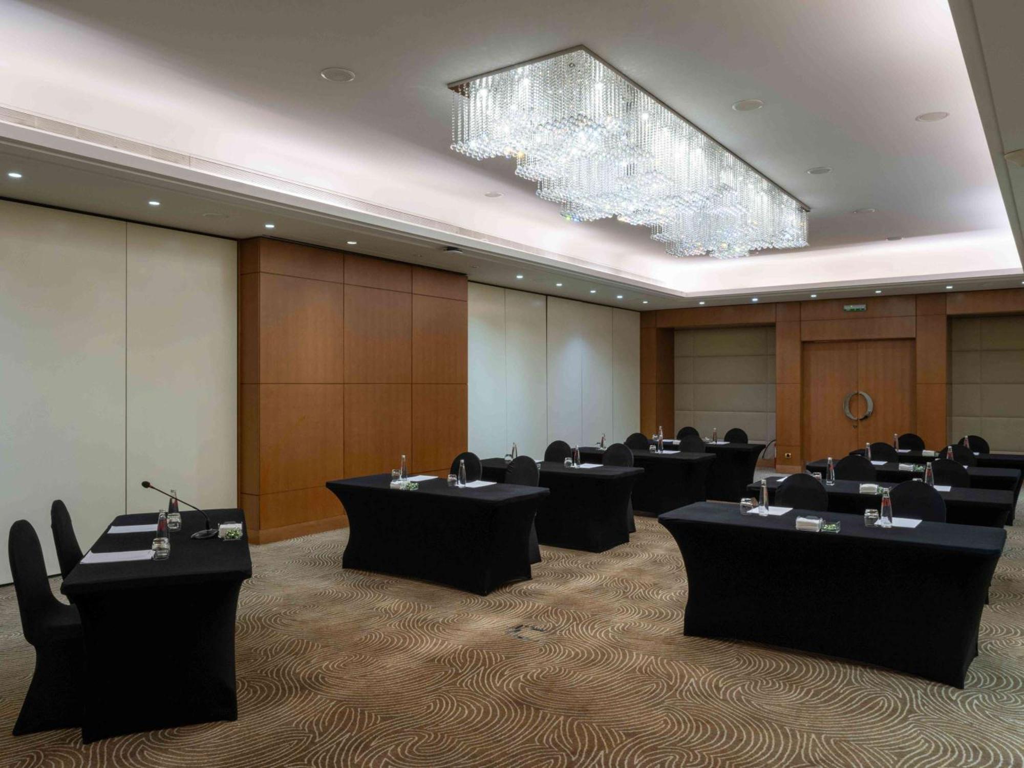 Moevenpick Hotel Beirut Esterno foto