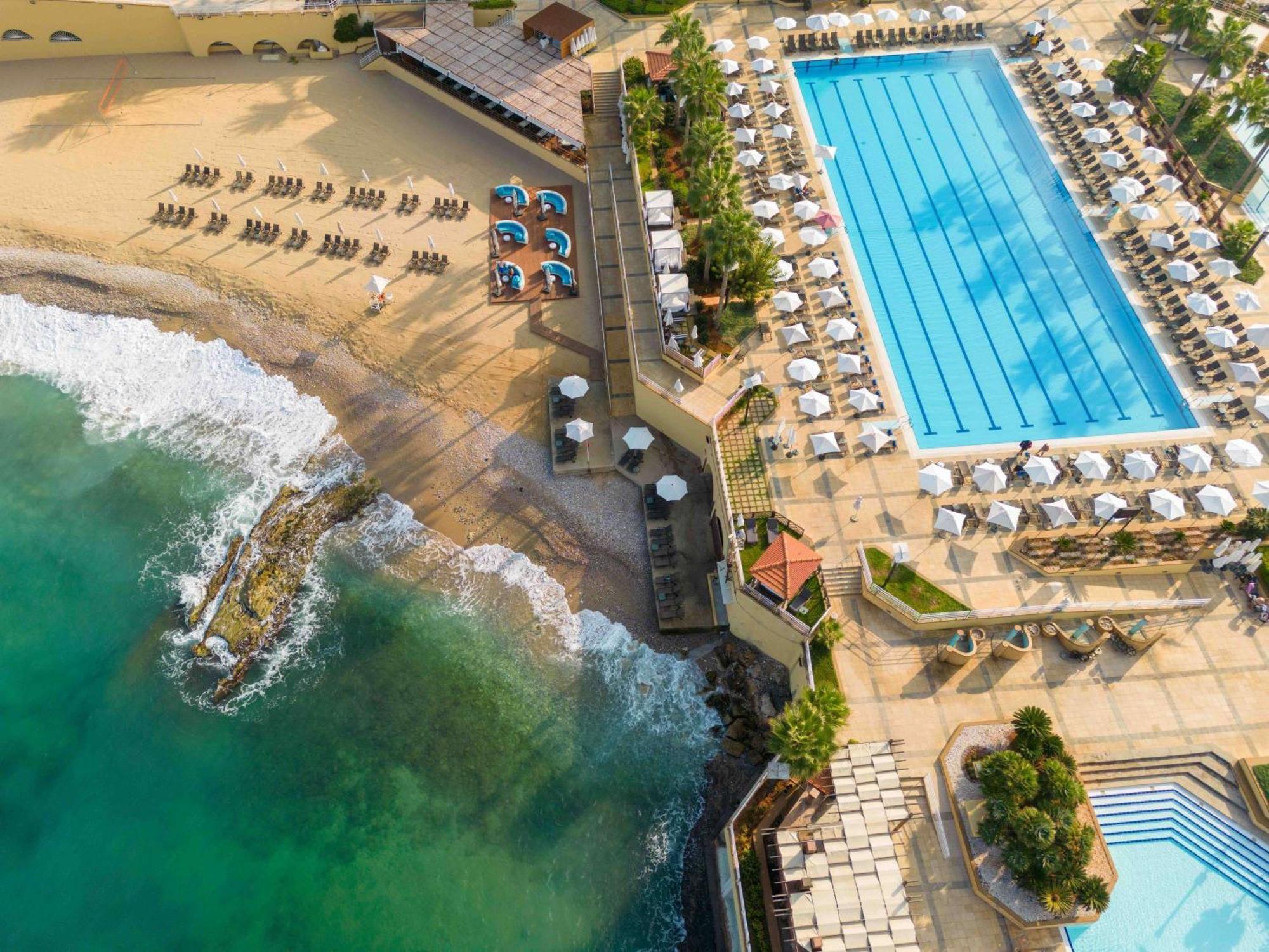 Moevenpick Hotel Beirut Esterno foto