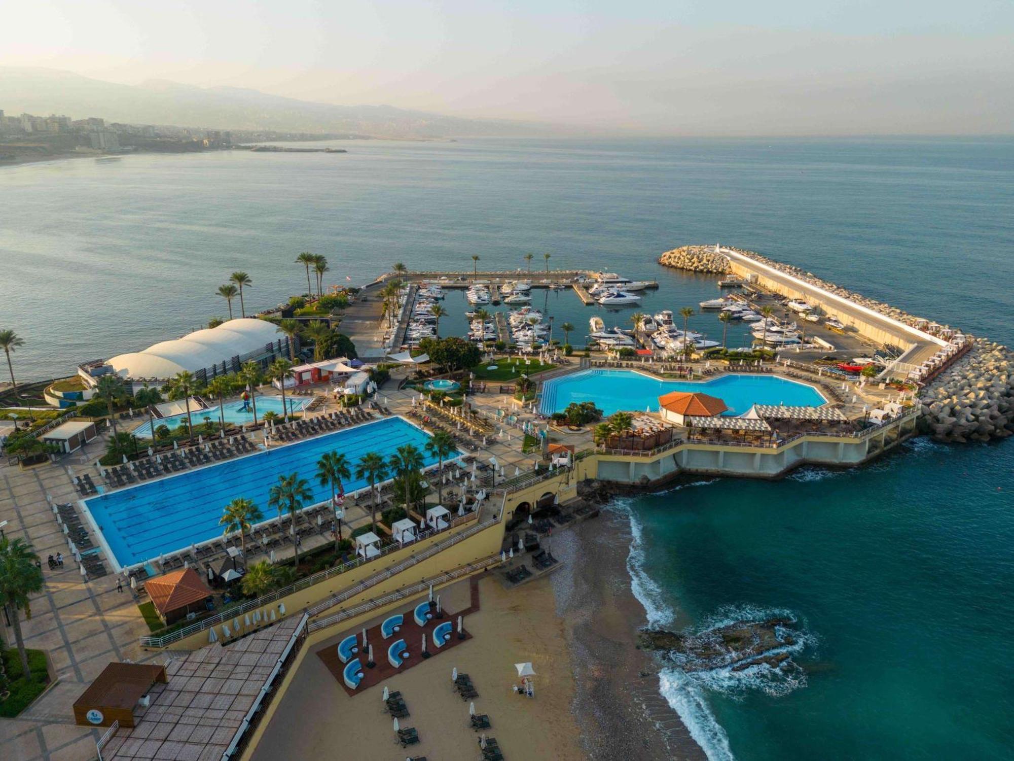 Moevenpick Hotel Beirut Esterno foto