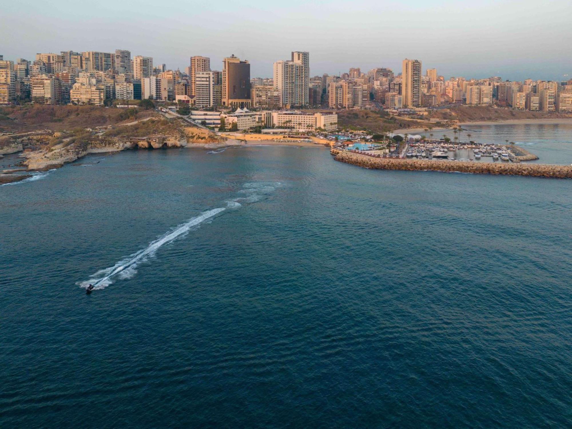 Moevenpick Hotel Beirut Esterno foto