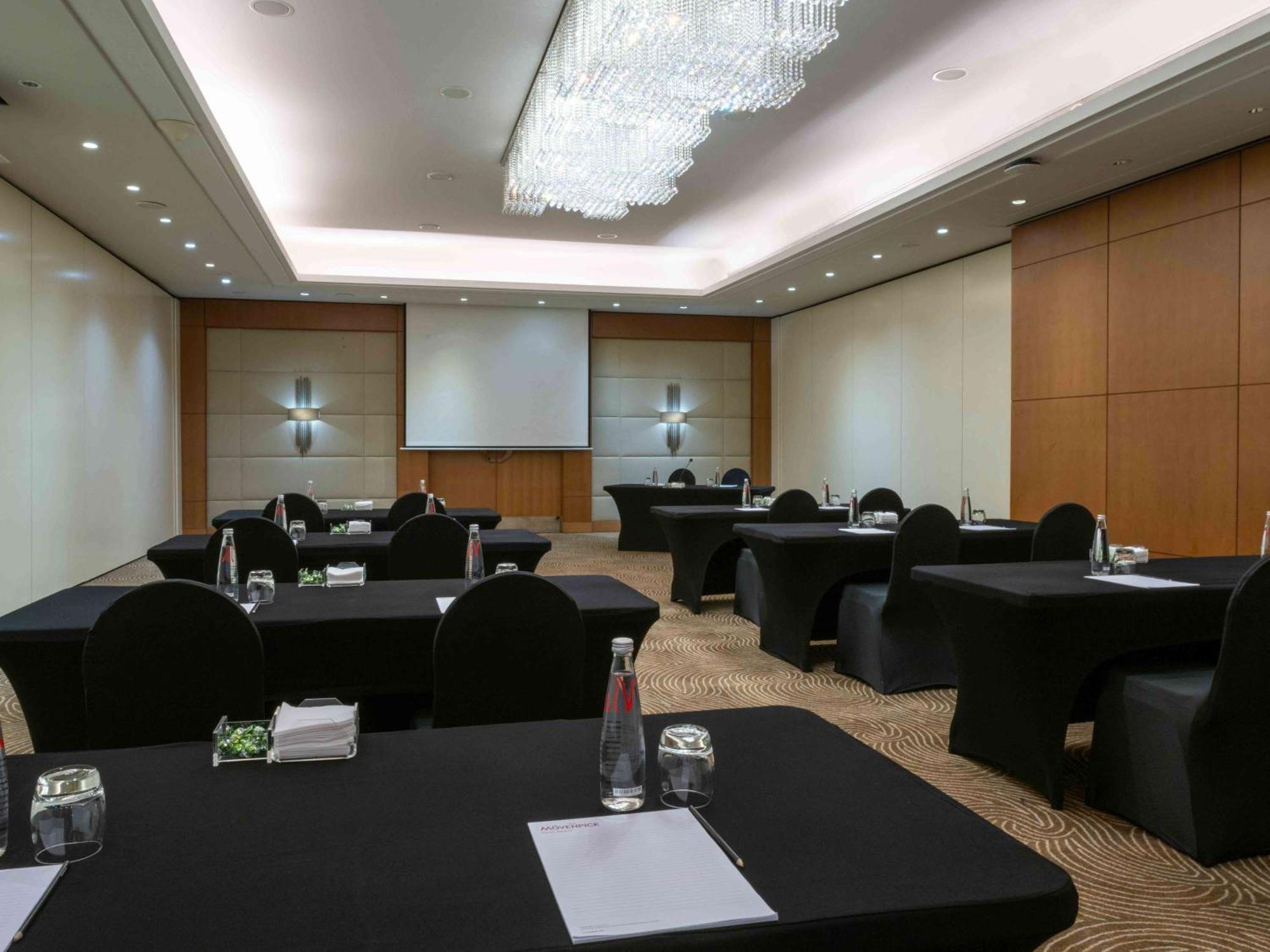 Moevenpick Hotel Beirut Esterno foto