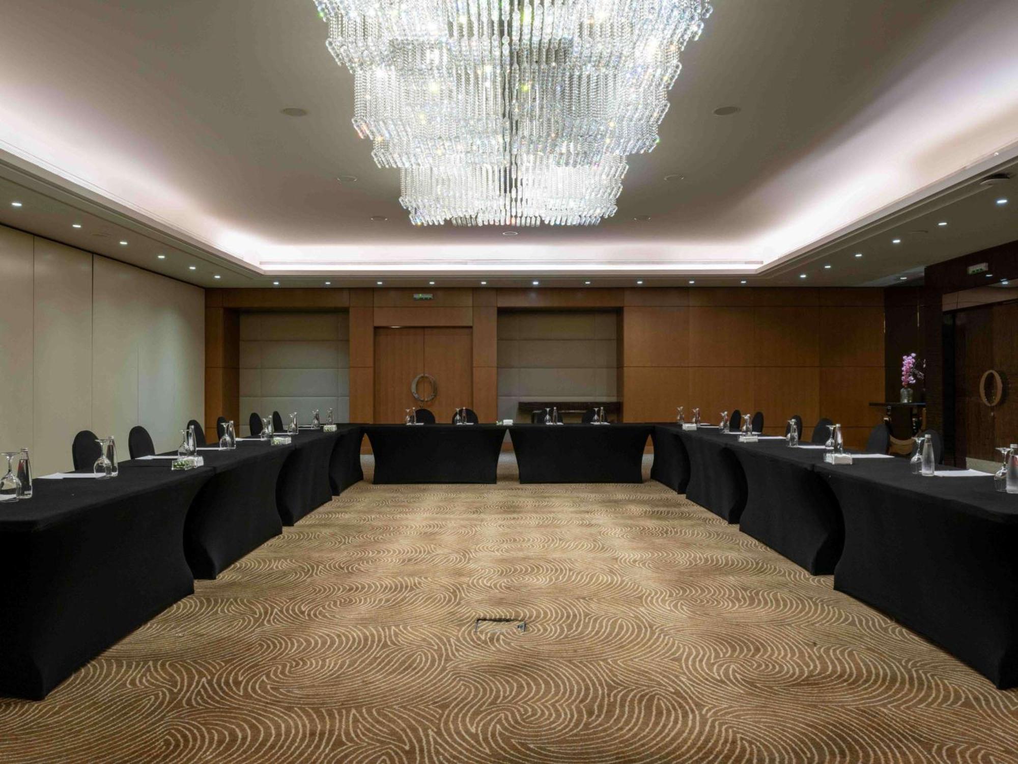 Moevenpick Hotel Beirut Esterno foto