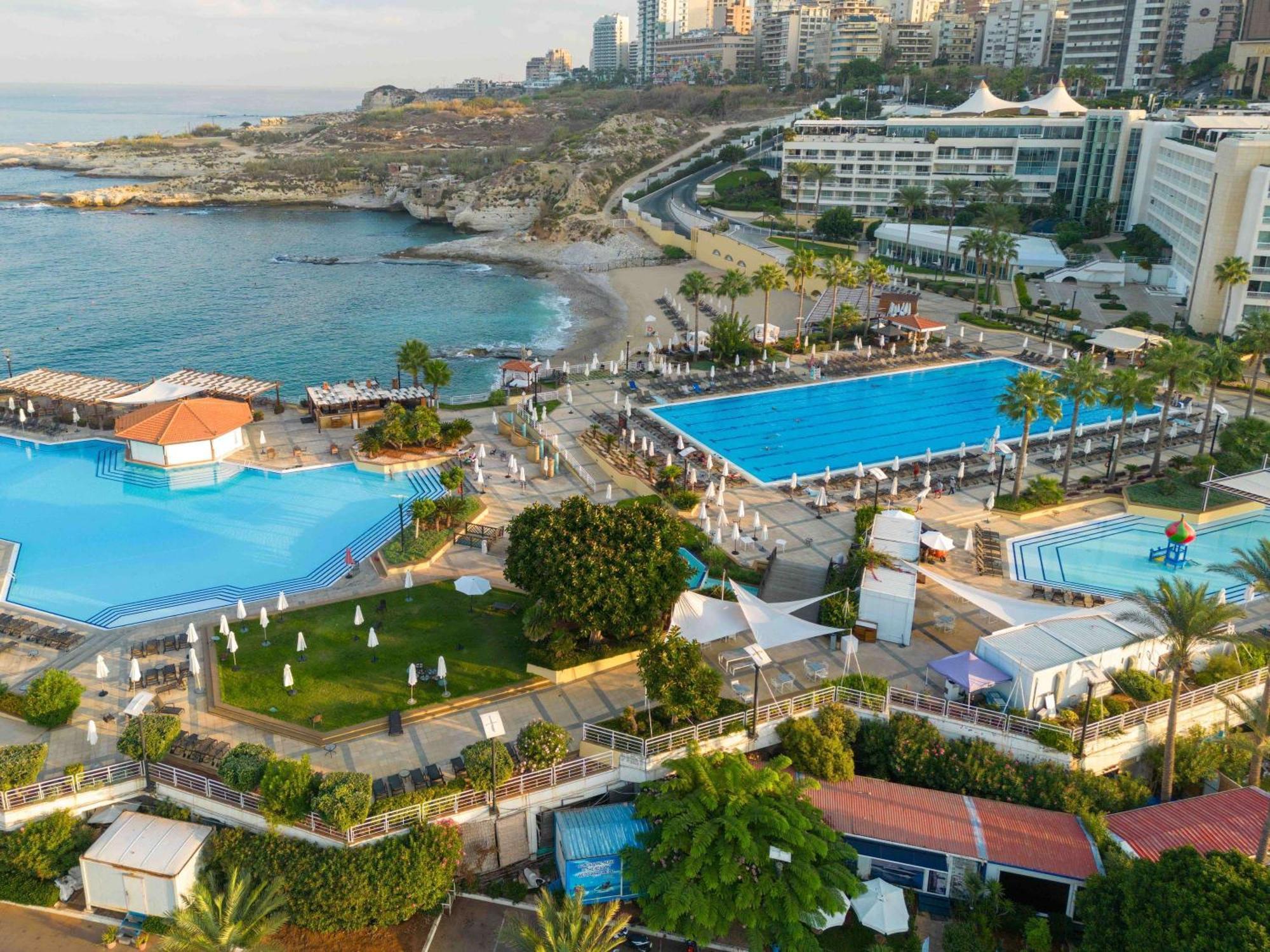 Moevenpick Hotel Beirut Esterno foto